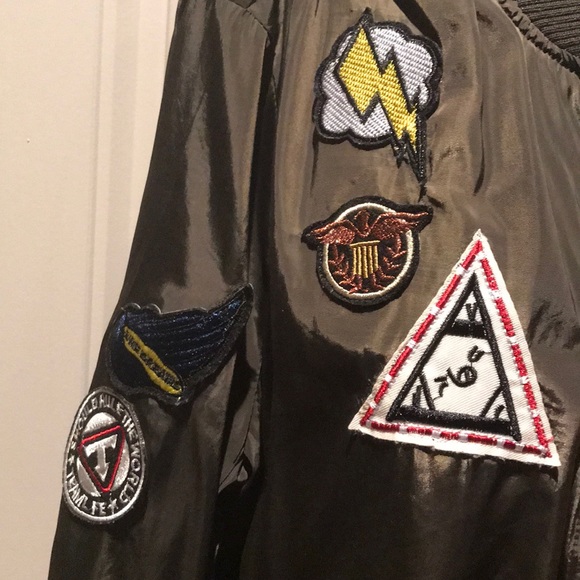 A’gaci Green Bomber Jacket with Patches - Picture 4 of 6